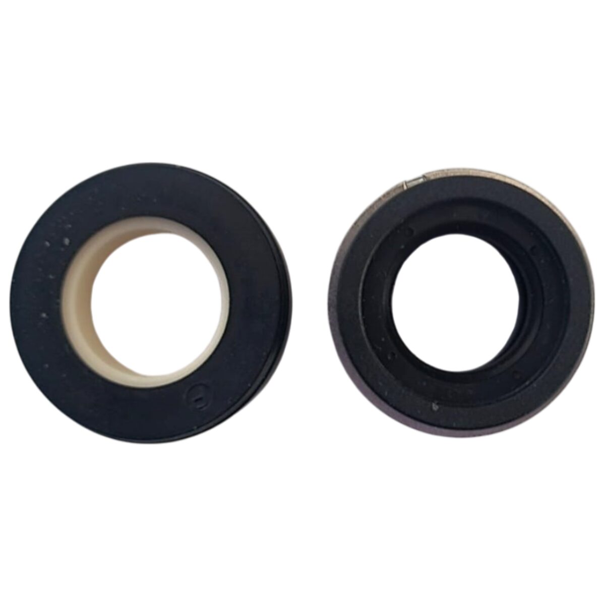 Vista frontale della tenuta meccanica ricambio per pompa piscina Challenger Pentair per pompe da 0,75 hp a 1,5 Hp.