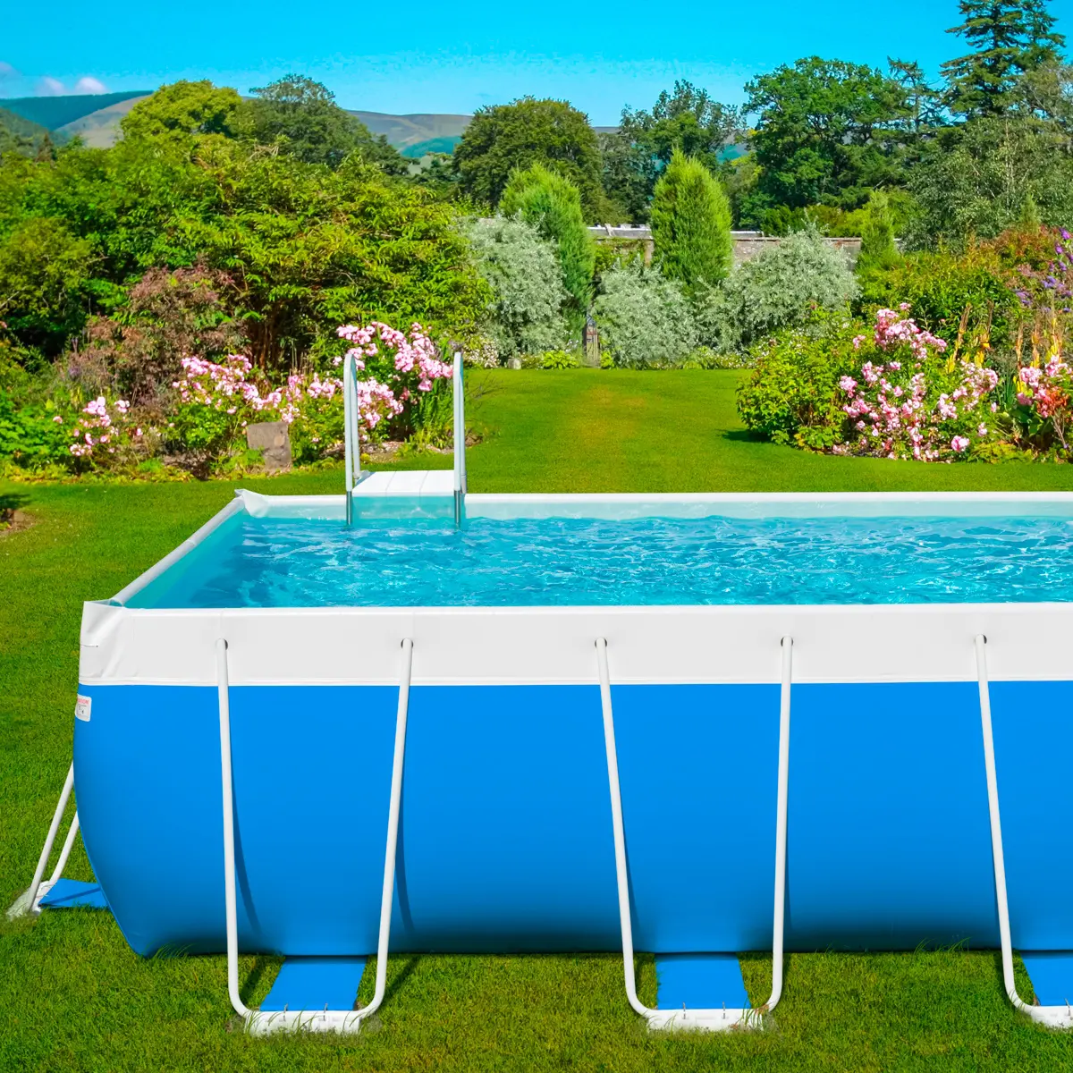 Piscina Laghetto Classic Particolare piscina Laghetto Classic, piscina fuoriterra posizionata su giardino.