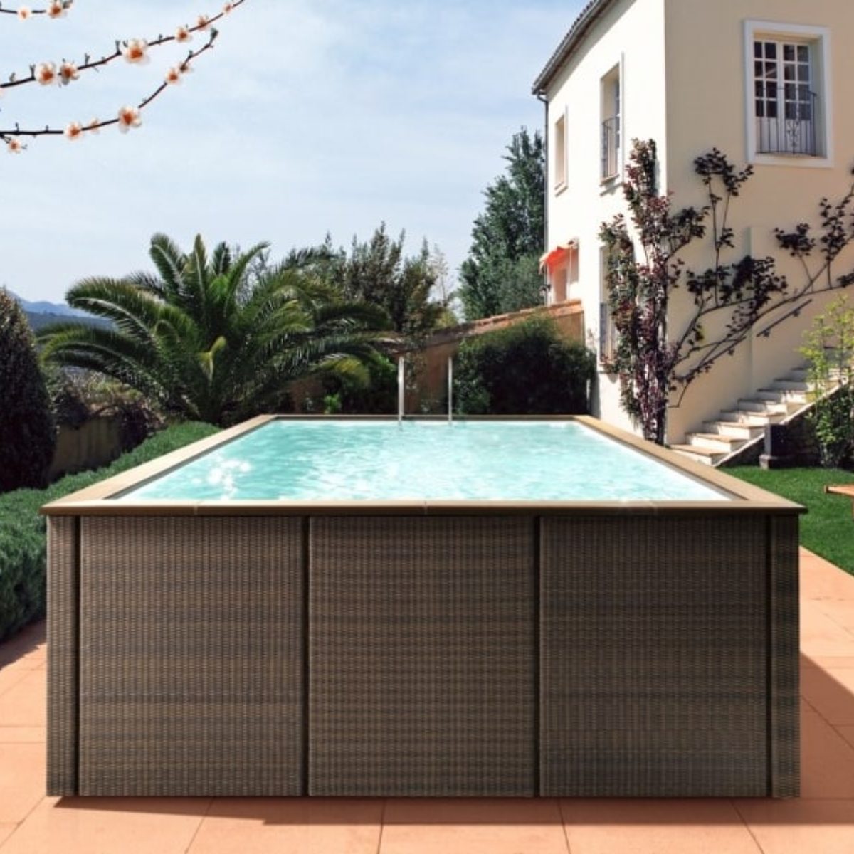 Piscina Laghetto Dolcevita Rattan Piscina Laghetto Dolcevita Rattan colore tobaco montata su pavimentazione esistente