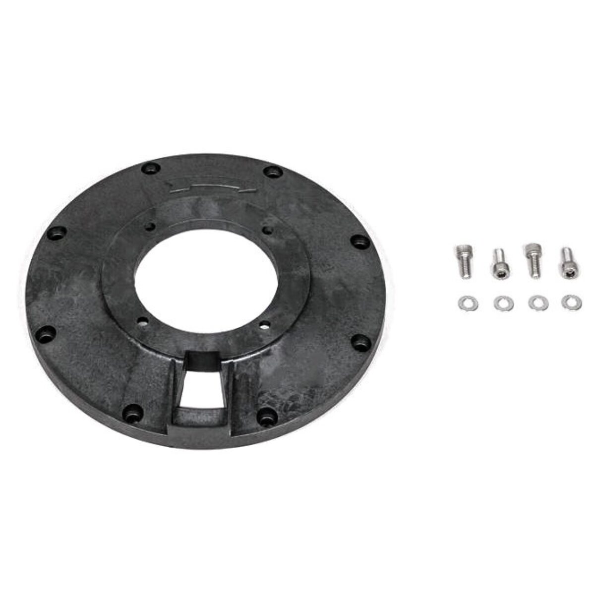 4405010333 Sullo sfondo bianco vediamo un pezzo di plastica circolare di colore nero con un grosso foro al centro. Esternamento si notano dei fori più piccoli, presumibilmente dei buchi per le viti di fissaggio. Lateralmente vediamo delle viti di colore grigio.