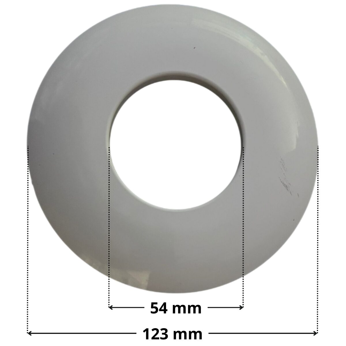 Copriflangia ricambio per bocchetta a pavimento BCN03 Astralpool con quote dimensionali: diametro esterno 123 mm, diametro interno 54 mm.