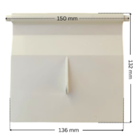 Battente ricambio per skimmer SP1094 Hayward con indicazione delle dimensioni: larghezza 136 mm e altezza 132 mm. Il battente è di forma rettangolare ha perni di aggancio alla base incorporati, larghezza perni di aggancio 150 mm