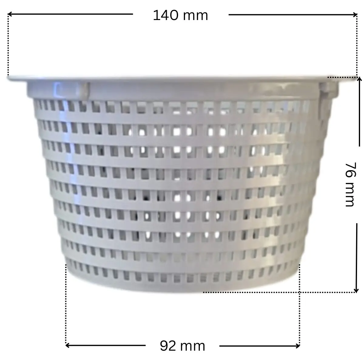 Cestello forma conica, ricambio, vista laterale, per skimmer SP1094 Hayward con quote dimensionali: diametro esterno inferiore 92 mm, diametro esterno superiore 140 mm, altezza esterna 76 mm.