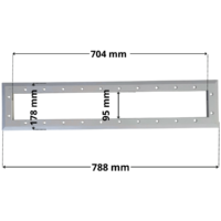 Flangia ricambio per skimmer sfioratore Pool's con quote dimensionali: : larghezza massima esterna 788 mm, altezza massima esterna 178 mm, larghezza minima interna del foro rettangolare 704 mm, altezza interna del foro rettangolare 95 mm.