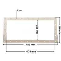 Flangia ricambio per skimmer SNTE. Dimensioni indicate: larghezza massima esterna 455 mm, altezza massima esterna 215 mm, larghezza massima interna del foro rettangolare 405 mm e altezza massima esterna 165 mm. Interasse fori fissaggio viri superiore 47 mm.