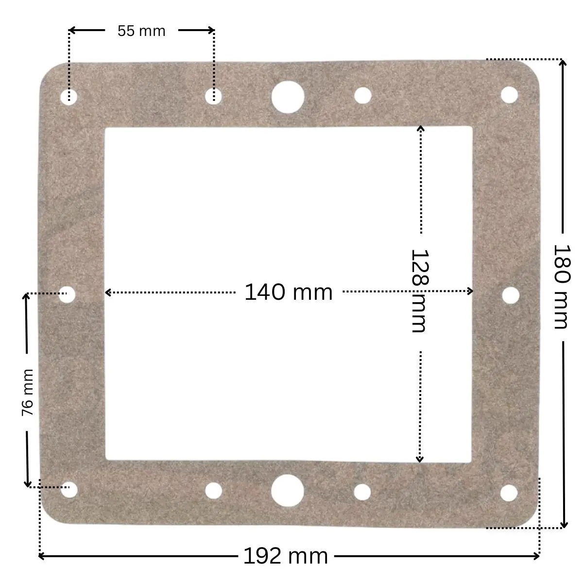 Guarnizione piana ricambio per skimmer piscina Hayward SP1097, forma rettangolare con foro centrale rettangolare. Dimensioni indicate: larghezza esterna 192 mm, altezza esterna 180 mm, larghezza interna del foro rettangolare 140 mm, altezza interna del foro rettangolare 128 mm; interasse orizzontale fori superiori 55 mm; interasse verticale dei due fori laterali 76 mm.