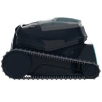 Vista di profilo laterale del robot pulitore senza fili per piscina Dolphin Liberty 400, che evidenzia i grandi cingoli grigi per la trazione e il design nero lucido con accenti azzurri