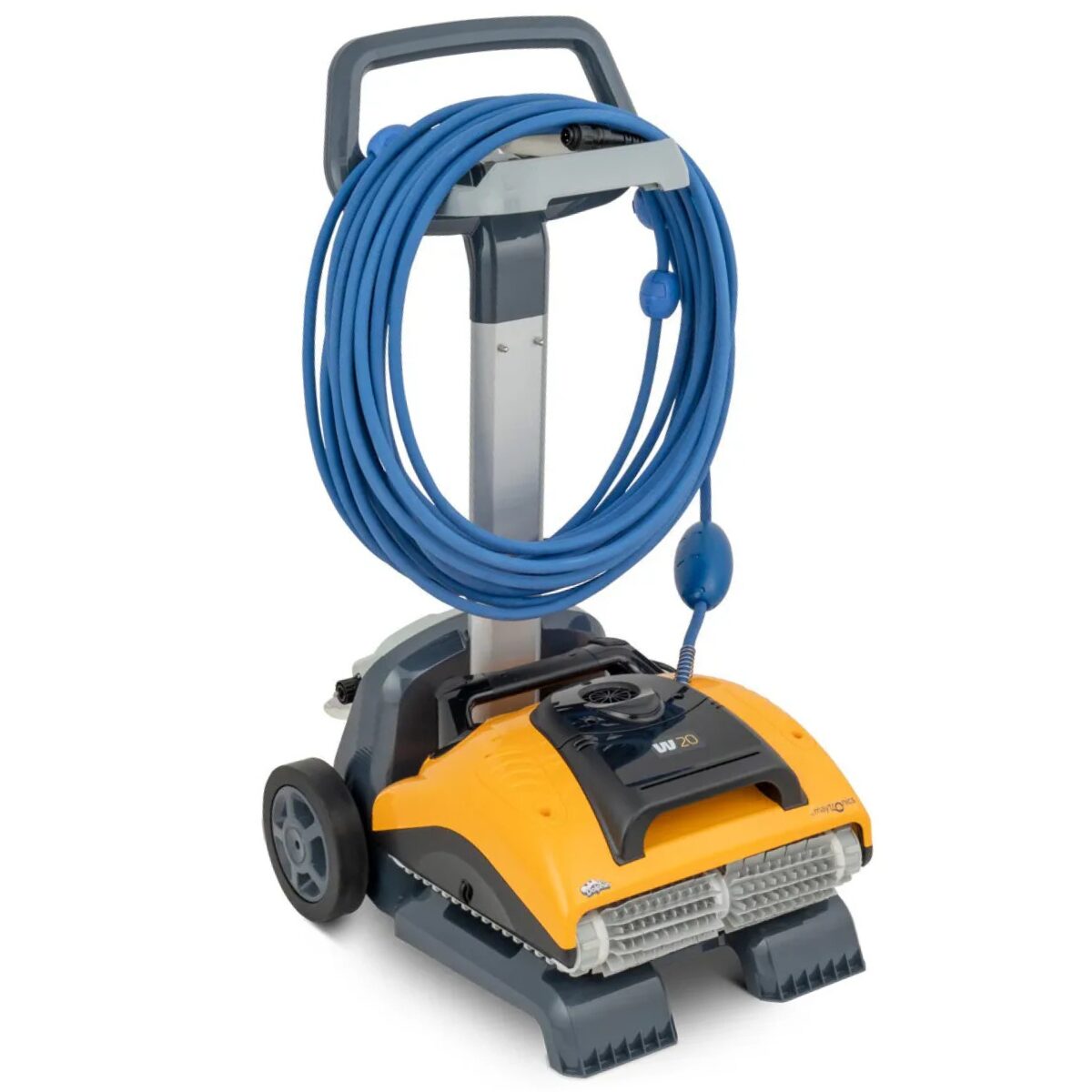 Vista anteriore del robot automatico Maytronics Dolphin W20 per la pulizia del fondo piscina, dotato di doppie spazzole grigie e maniglia per il trasporto. Posizionato su carrello per il rimessaggio.