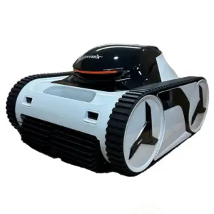 Robot pulitore per piscine automatico Inverx con design moderno in bianco e nero. L'immagine mostra il pulitore da una prospettiva ad angolo, evidenziando i grandi cingoli neri per la trazione e le ruote stilizzate con logo a tre razze. Il logo 'INVERX' è visibile sulla calotta superiore. Ideale per la pulizia del fondo e delle pareti della piscina.