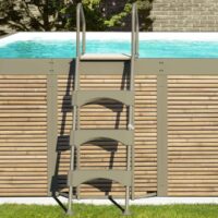 Particolare della scaletta piscina fuori terra Laghetto ANTEA.