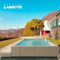 Piscina fuori terra Laghetto Divina con rivestimento in fibra sintetica intrecciata effetto rattan colore bianco. Presentata in un contesto outdoor elegante.