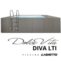 Piscina fuori terra Laghetto Dolcevita Diva LTI rivestimento in fibra sintetica intrecciata effetto rattan e scaletta in acciaio inox. Presente il marchio Piscine Laghetto – a Fluidra company