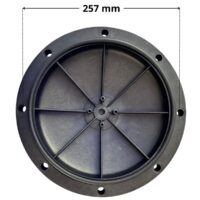 Kit composto da coperchio e guarnizione ricambio per filtro a sabbia Europool, vista parte inferiore con guarnizione posizionata nella sede. Quote diemsionali riportate: interasse tra i fori 257 mm