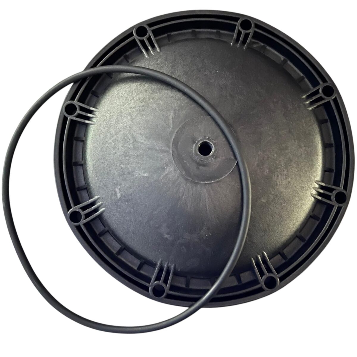 Kit composto da coperchio e guarnizione ricambio per filtro a sabbia Europool, vista parte superiore con guarnizione non posizionata nella sede.
