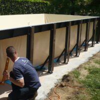 Piscina fuori terra Laghetto Dolcevita Naked senza rivestimento in fibra sintetica intrecciata effetto rattan. Rivestimento telo interno colore sabbia