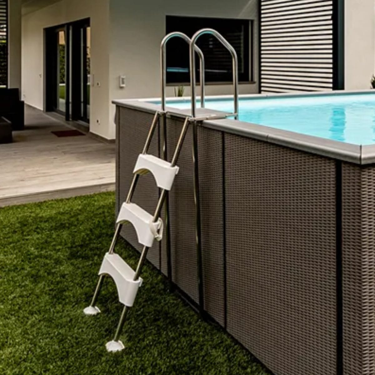 Scaletta di sicurezza per piscina fuori terra Laghetto Dolcevita Naked e Rattan.